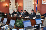 Vlada o Croatia osiguranju i HPB-u
