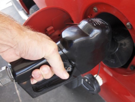 Benzin e oko Nove godine biti jeftiniji od devet kuna