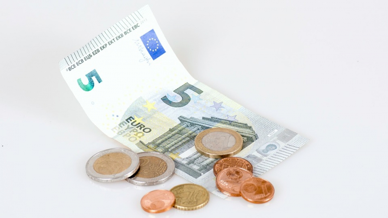 Euro blago ojaao prema dolaru uoi ECB-ove sjednice