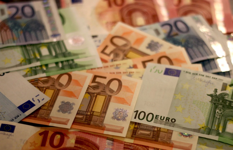 Ohrabrujui pokazatelji iz eurozone poduprli euro