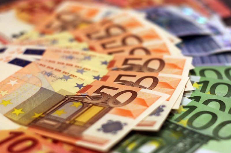 Euro blago oslabio nakon rezultata izbora u Njemakoj