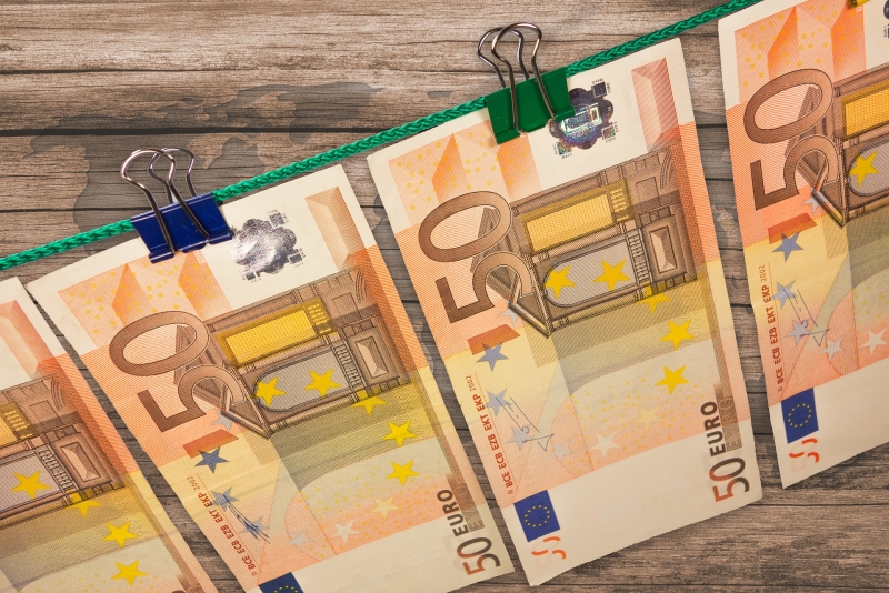 TJEDNI PREGLED: Dolar pao prema koarici valuta drugi tjedan zaredom, euro ojaao