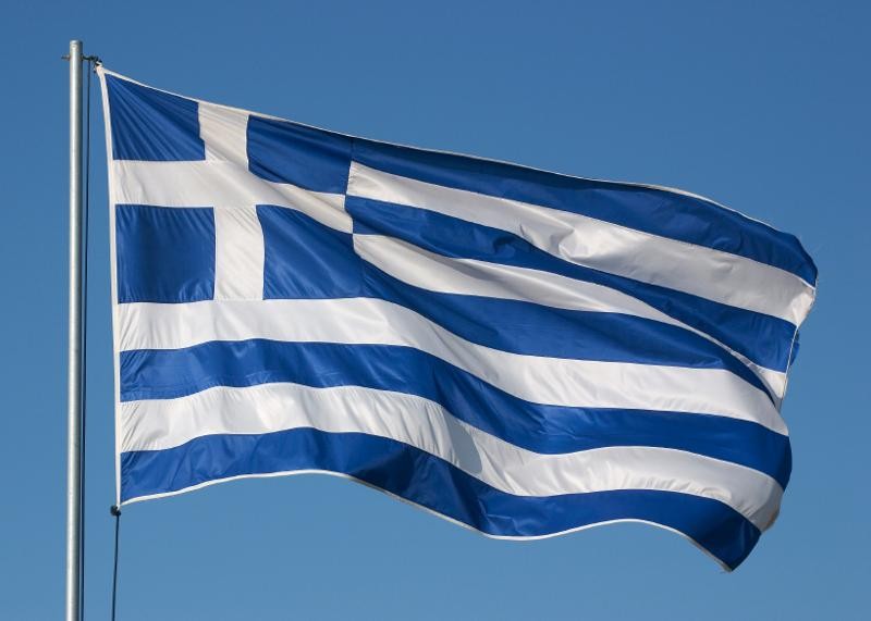 Police grkih trgovina polako se prazne, a nestaje i goriva...