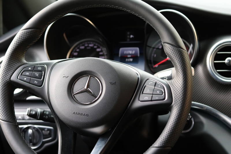 Daimler oekuje rast prodaje u Kini unato padu trita