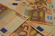 Euro ponovo nadomak 1,37 dolara pred novo zasjedanje ECB-a