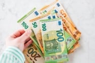 Najve�e pla�e u telekomunikacijskim i financijskim djelatnostima