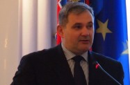 Majeti: Ponovo nedostaju pravi rezovi, Vlada forsira prihode