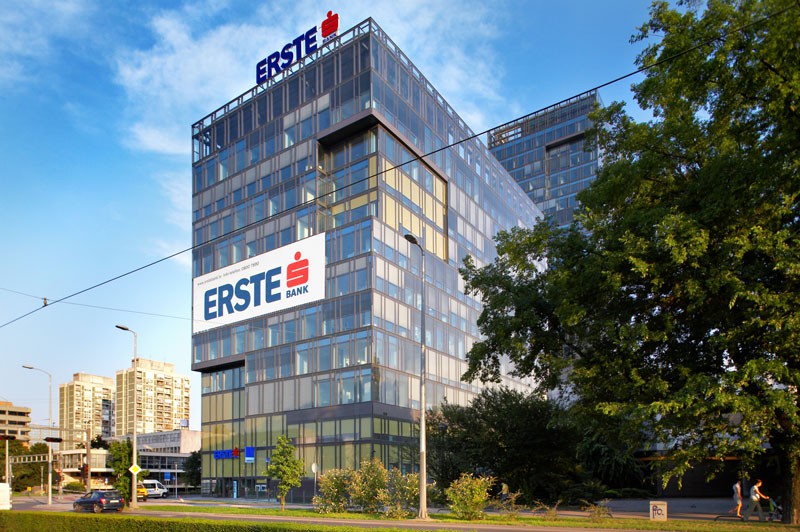 Niske kamatne stope nagrizle prihode Erste Groupa u 2015.