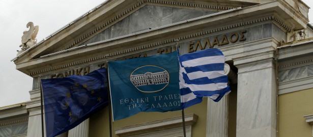 Grke banke pred kolapsom, graani pojaano povlae novac