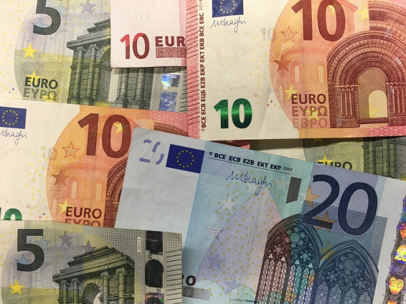 Teaj eura prema dolaru blizu najviih razina u sedam tjedana