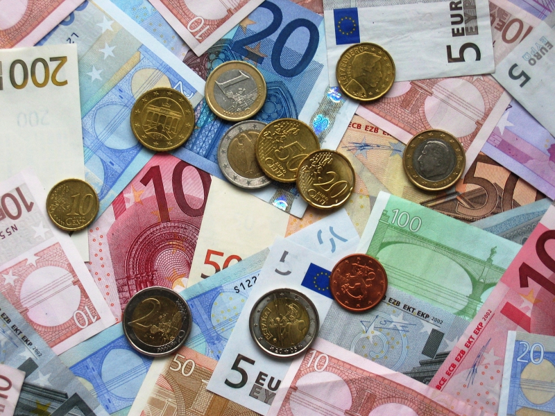 Euro pod pritiskom zabrinutosti oko gospodarstva eurozone, britanska funta u fokusu