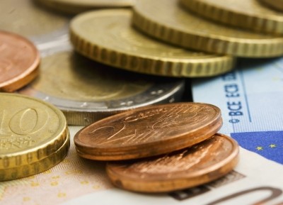 Euro skliznuo na najniu razinu u est tjedana prema dolaru