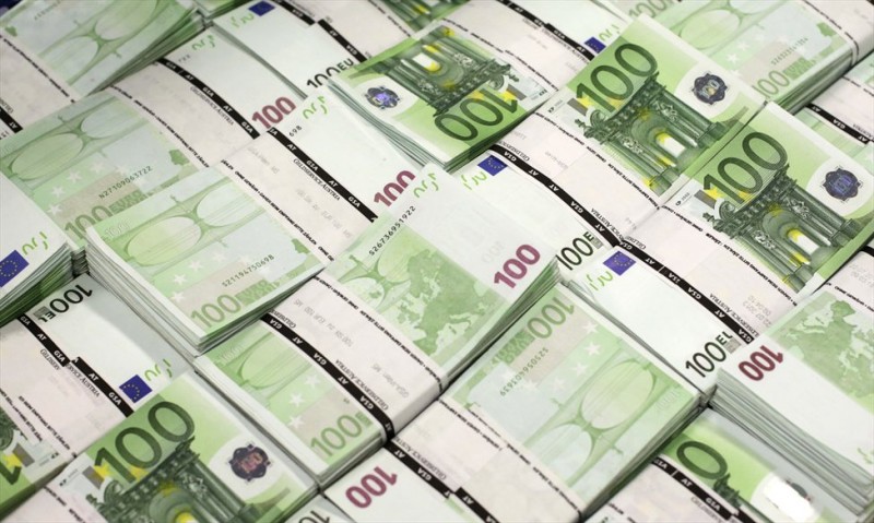 Uoči uvođenja eura dosad najveća razina depozita, gotovo 60 posto u eurima