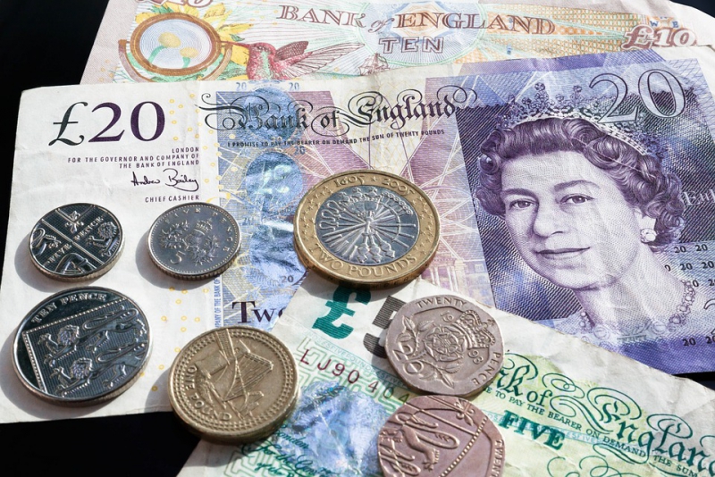 TJEDNI PREGLED: Dolar oslabio, funta ojaala nakon izbora u Britaniji