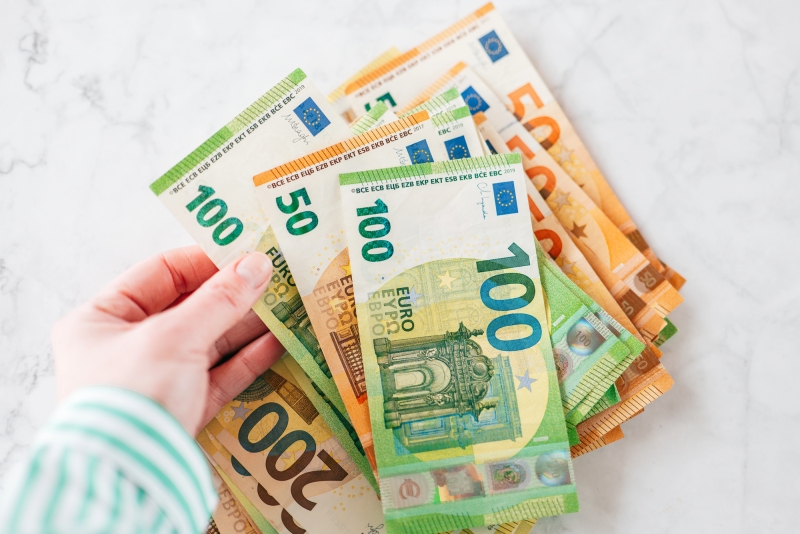 Najveće plaće u telekomunikacijskim i financijskim djelatnostima Najveće plaće u telekomunikacijskim i financijskim djelatnostima