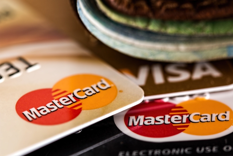 Mastercard i Visa pod povealom britanskog regulatora