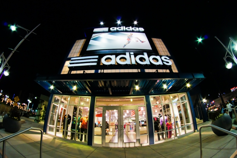 Adidas zatvara dvije tvornice